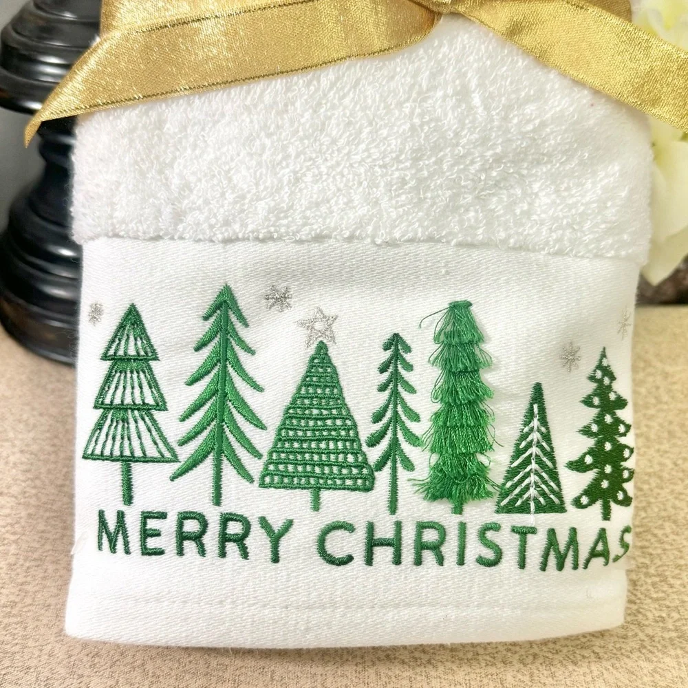 NWT Set of 2 Christmas Trees🎄Bathroom Hand Towels